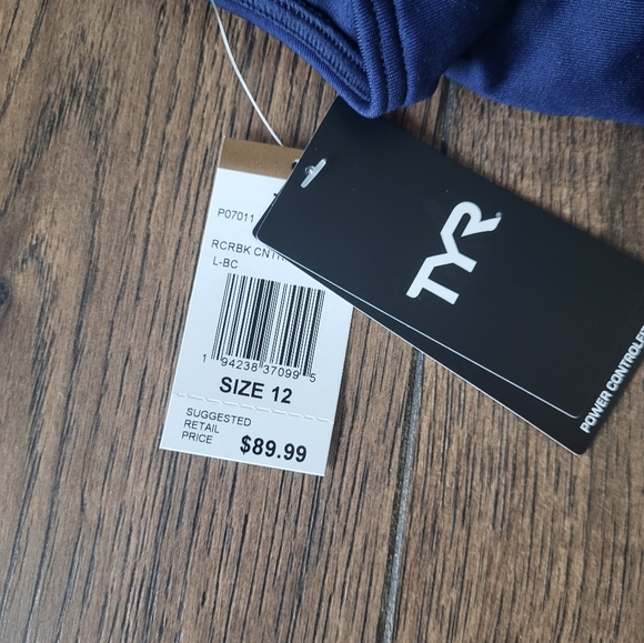 TYR women's swim suit with built in padded bra - Picture 3 of 3